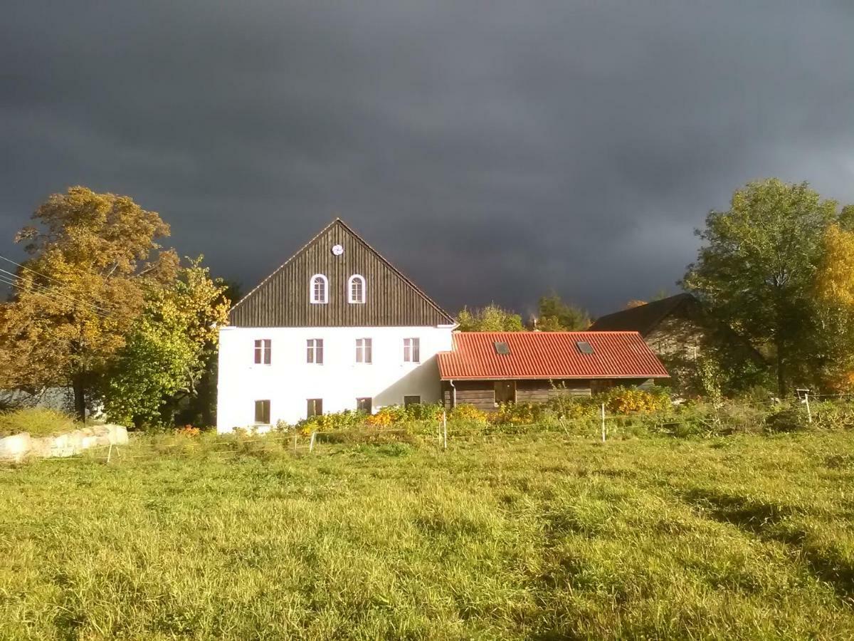 Vila Gosciniec Kaszarnia Kamienne Mirsk Exteriér fotografie