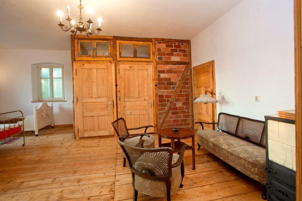 Vila Gosciniec Kaszarnia Kamienne Mirsk Exteriér fotografie